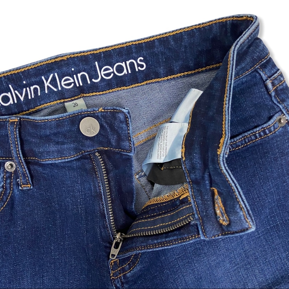 Calvin Klein Dark Wash Jean Shorts 9” Inseam Size 26 - Picture 3 of 8